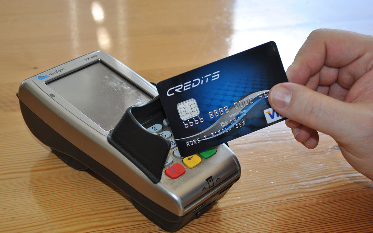 Her har vi testet kredittkortet Credits Visa som er utstedt av BB Finans. For ordens skyld gjør vi oppmerksom på at sifrene på kredittkortet på illustrasjonsbildet er endret.
